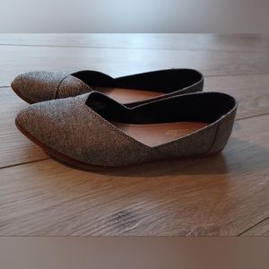 Toms women gray flats sz 7